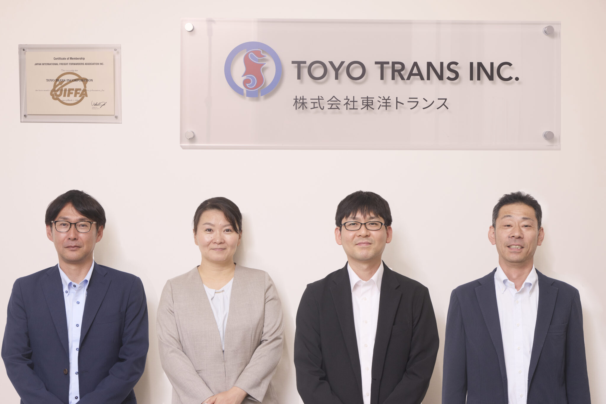 メール依存のコミュニケーションから脱却と貨物追跡業務の抜本的な効率化